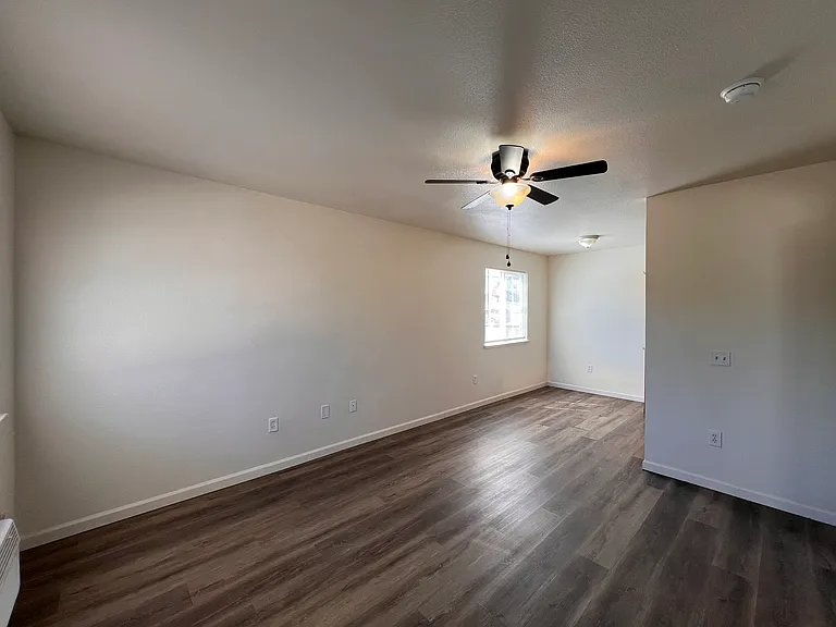 Cedar Apartments — Photo 13