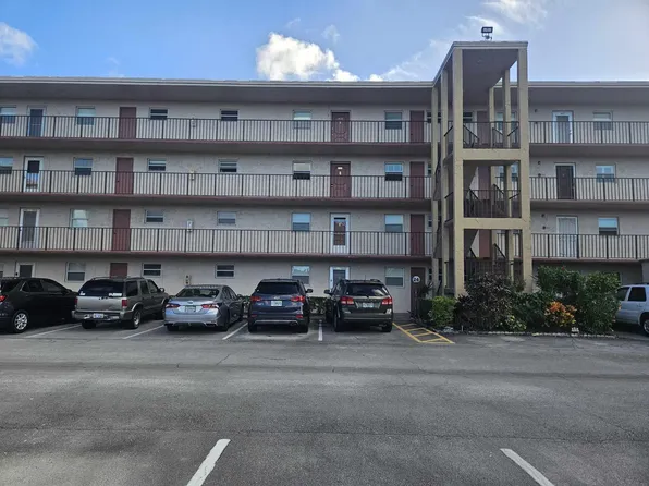 225 Bonnie Boulevard #108, Palm Springs, FL 33461