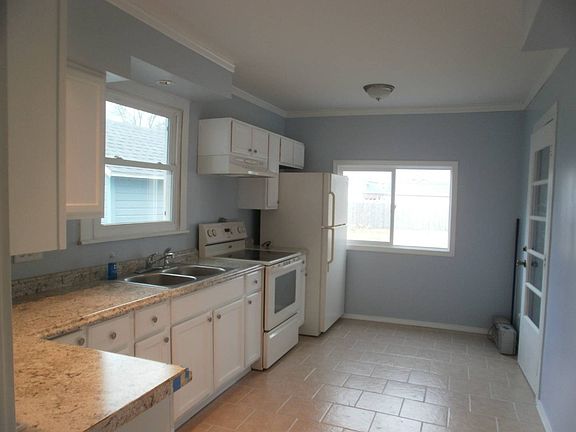 4th image of 1033 S A St