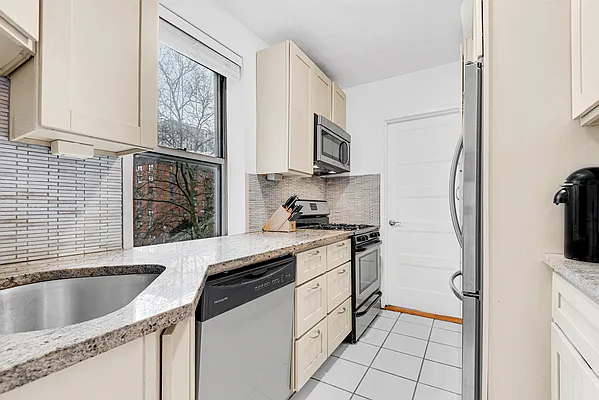 Sold by R New York | media 4