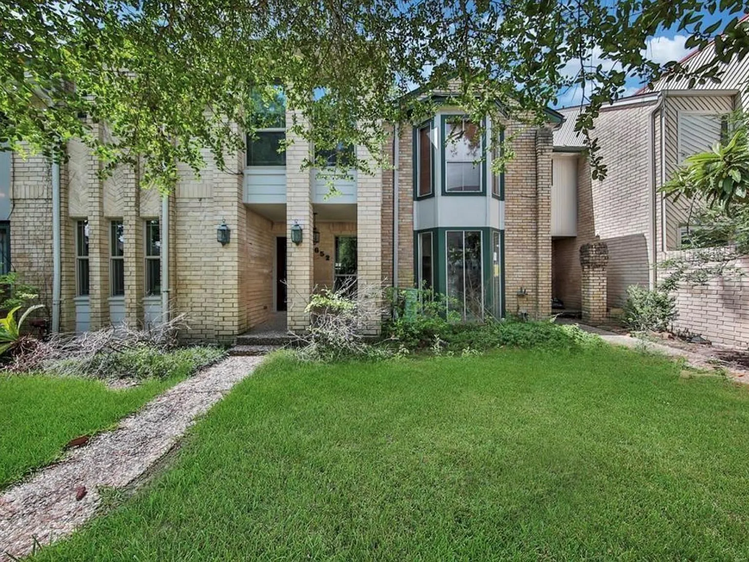 2 bed, 2.5 bath, 2056 sqft, $2,400 — Photo 2