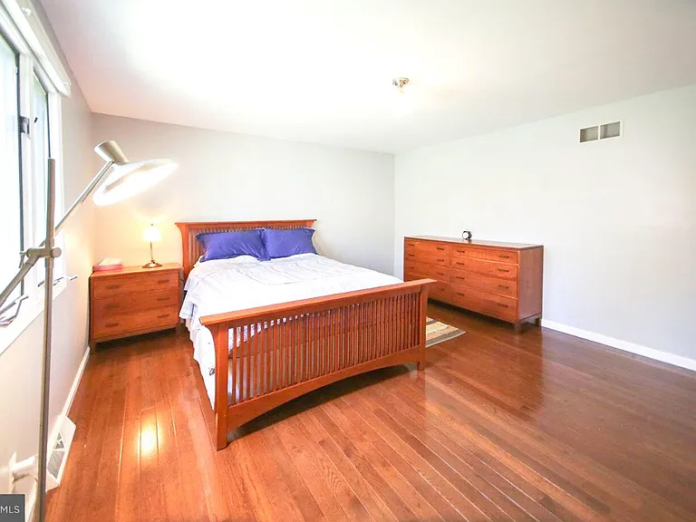 1120 Cymry Dr — Photo 16