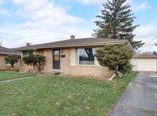 808 Montclair Dr, Racine, WI 53402