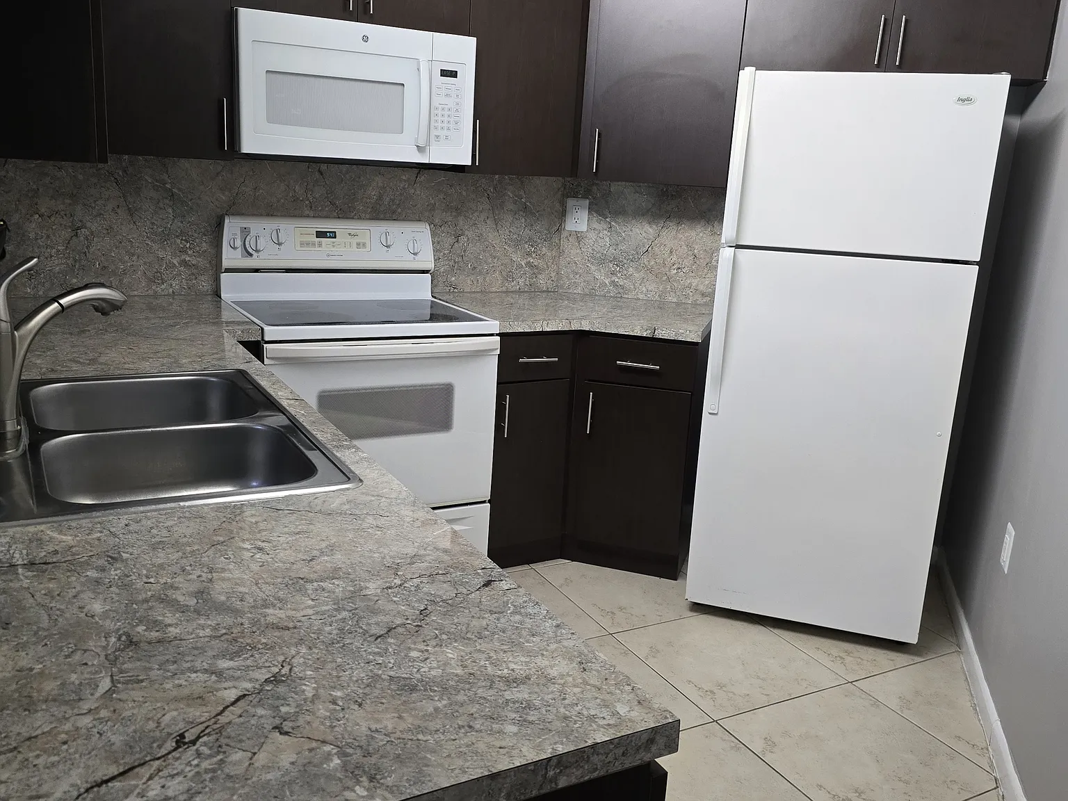 9731 Fontainebleau Blvd — Photo 3