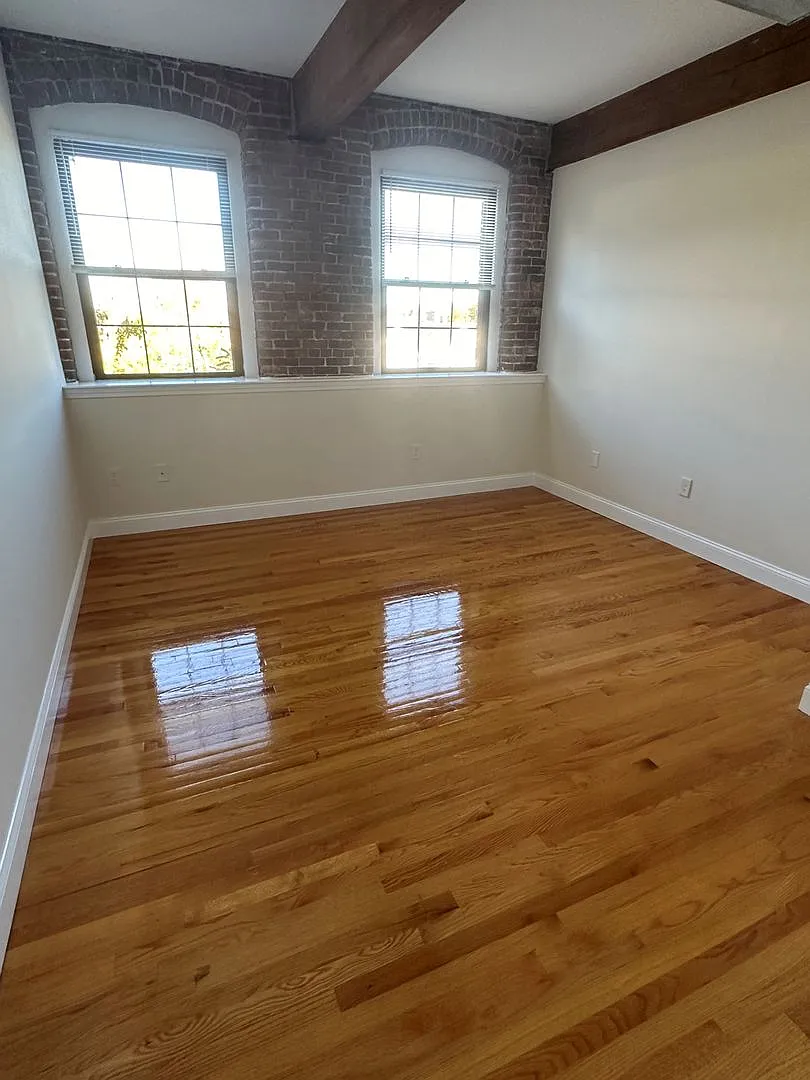 Building Photo - 32 Vila LLC