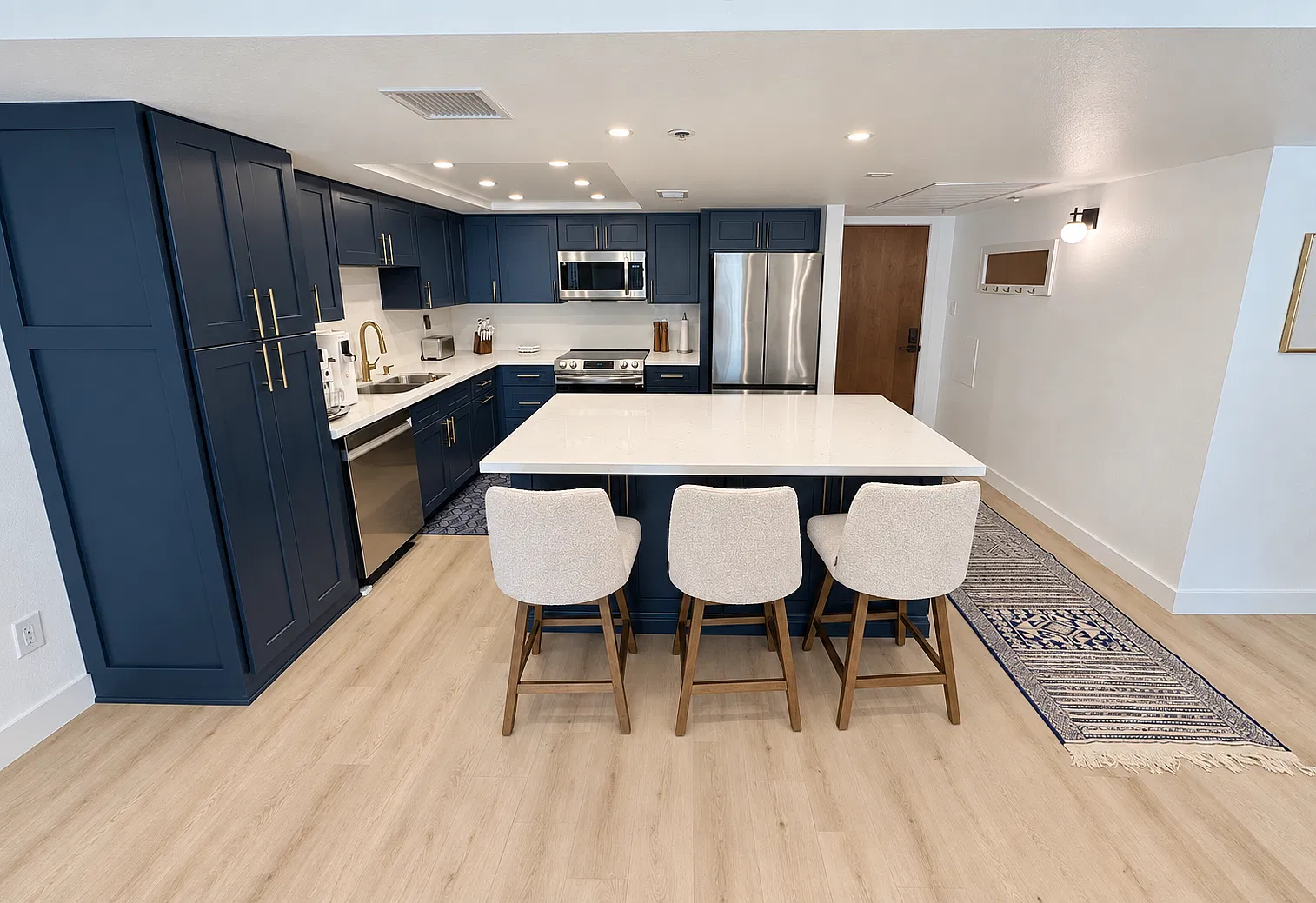 2 bed, 930 sqft, $1,950 — Photo 3