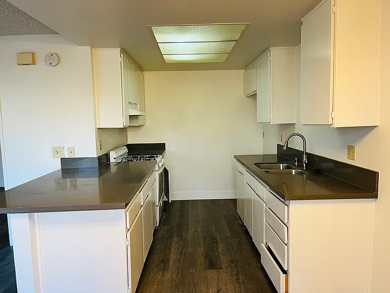 1200 S Sharon Cir #5 — Photo 4