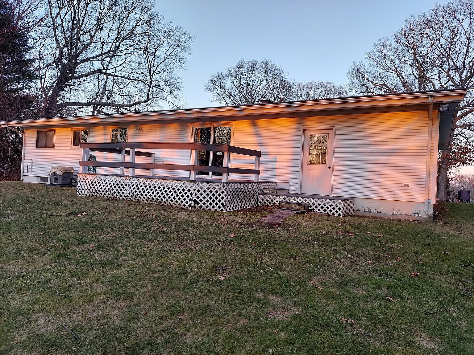 3 bed, 1350 sqft, $3,350 — Photo 2
