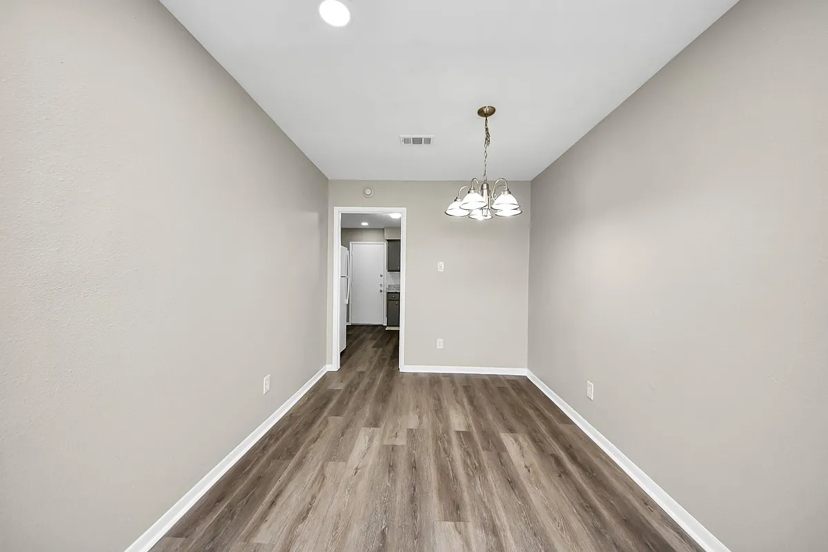 Building Photo - 1736 Crestdale Dr #5