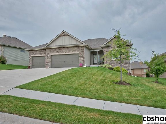 2nd image of 4702 N 192nd Ave