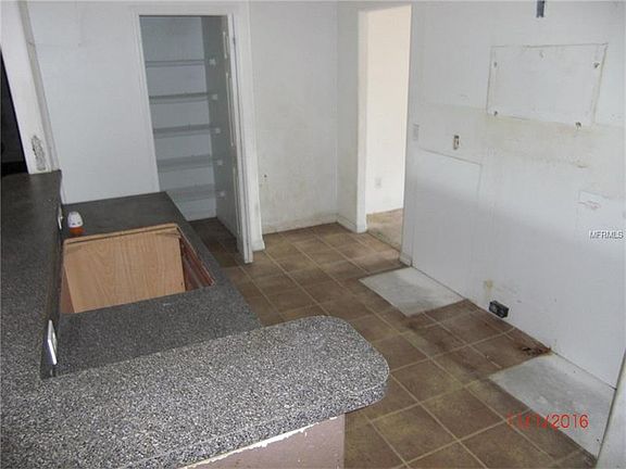 4th image of 2840 Jewel Ave
