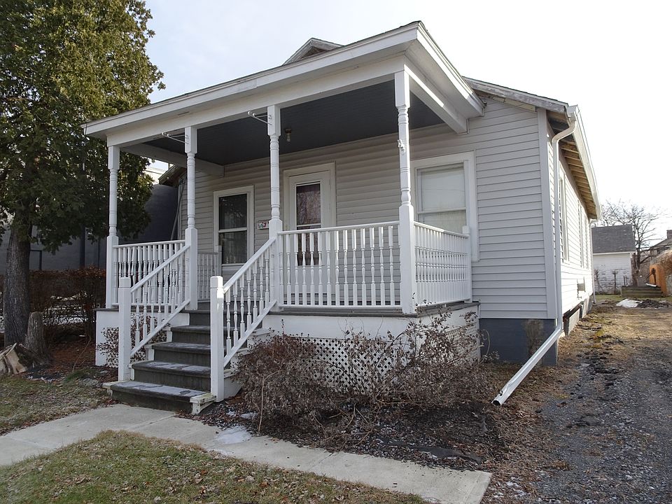 1st image of 7 Parkwood Blvd