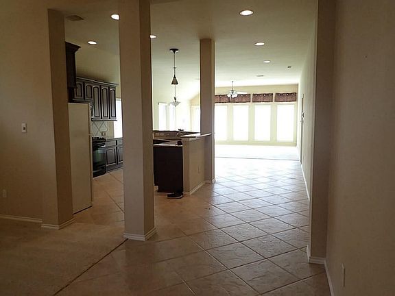 FRONT ENTRY INTO KITCHEN & DEB