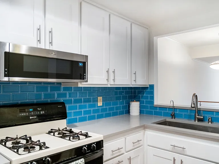 6638 Clybourn Ave — Photo 9
