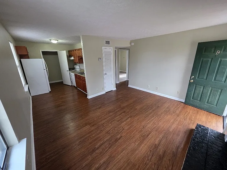 1107 Westchester Dr #D — Photo 6