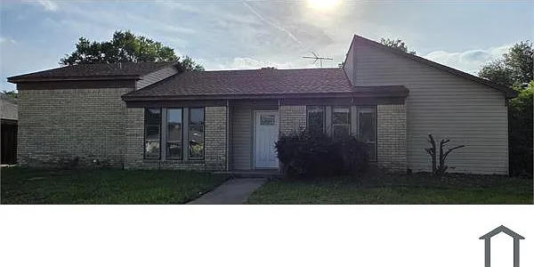 803 New England Ct — Photo 1