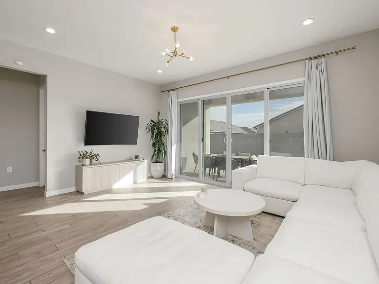 10553 W Albert Ln — Photo 11