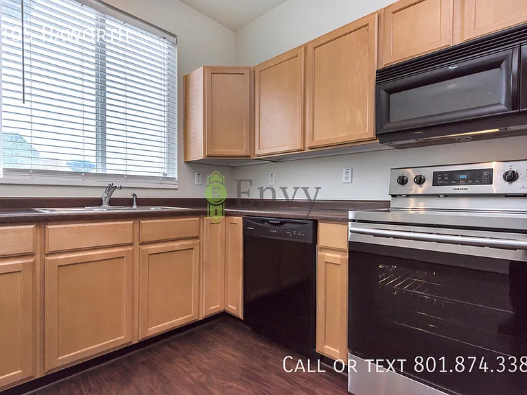 1105 W Haworth Dr — Photo 5