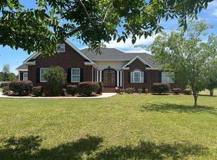 699 Twin Lakes Dr, Broxton, GA 31519
