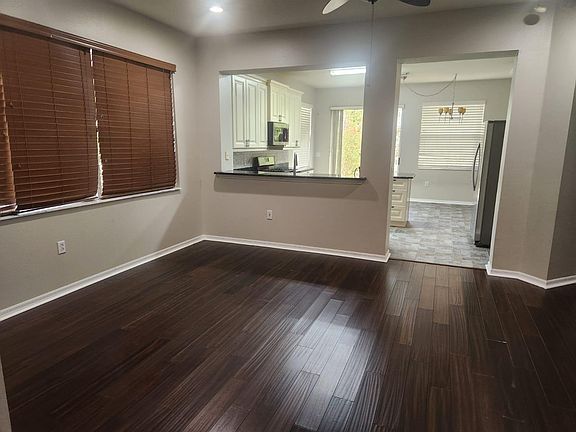 4th image of 30239 Emmetts Ct