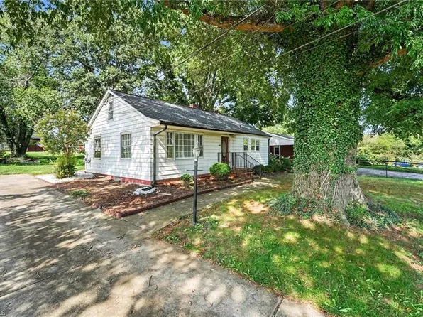 418 Felts Dr, King, NC 27021