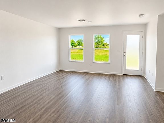 3rd image of 3021 NE 2nd Ave