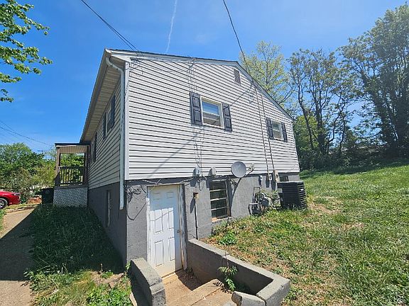 2nd image of 2216 Mayflower Dr