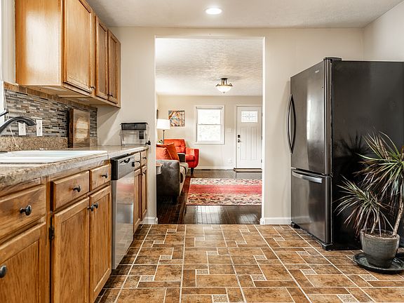 5th image of 4711 Crittenden Ave