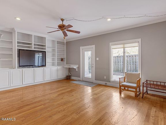 5th image of 557 Esplanade Dr