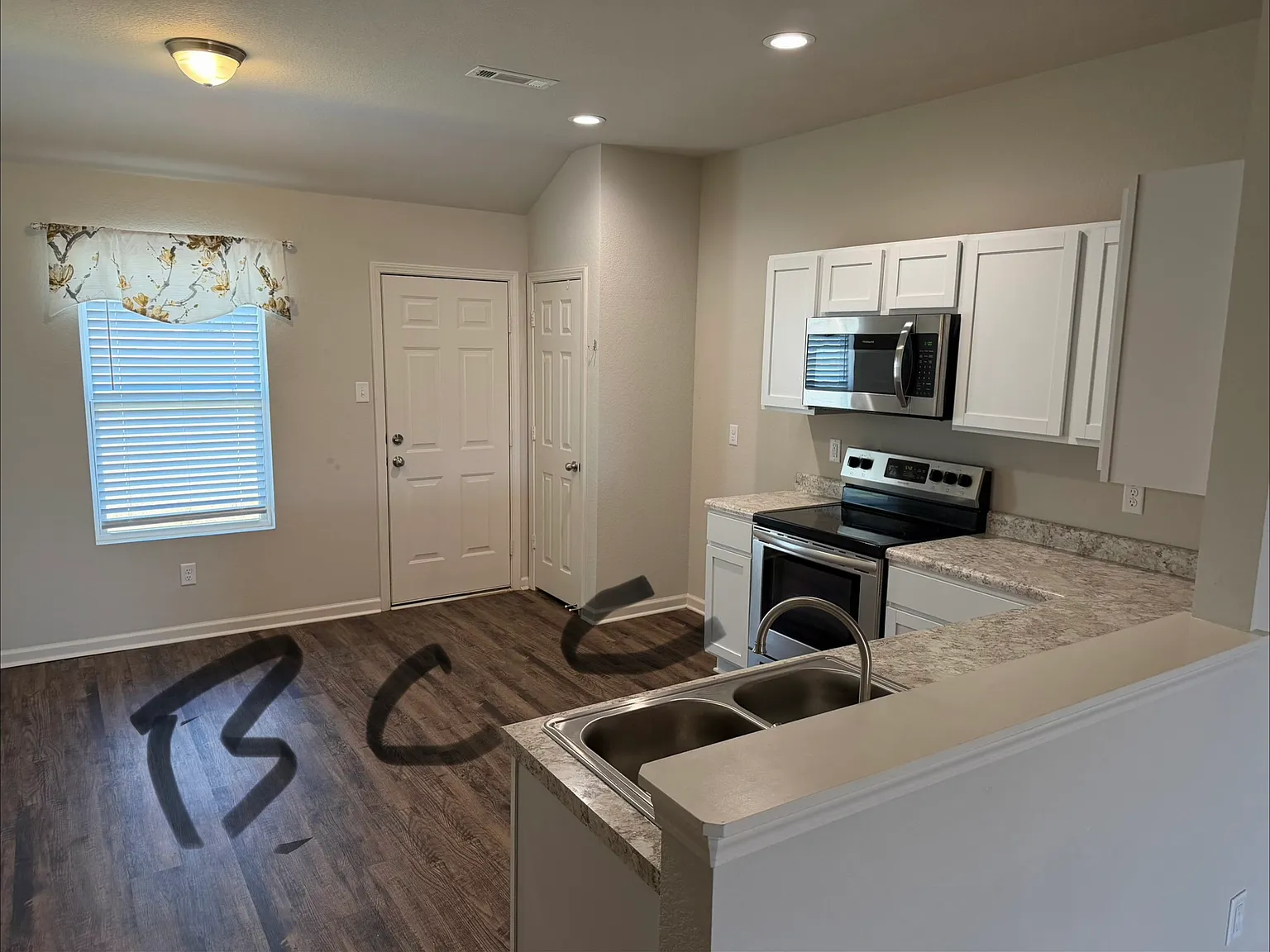 4 bed, 1800 sqft, $1,550 — Photo 3