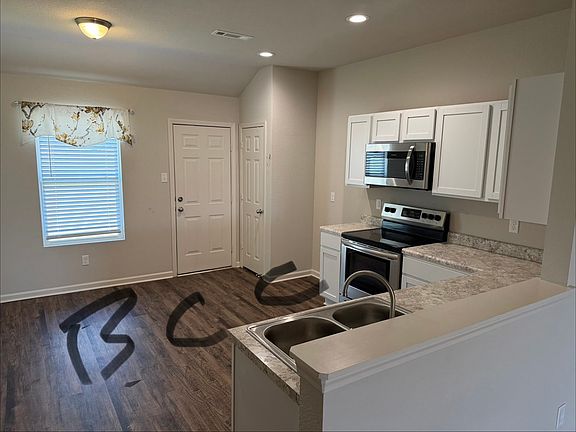 3rd image of 110 Sunland Dr