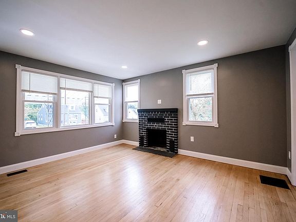5th image of 9620 Harding Ave