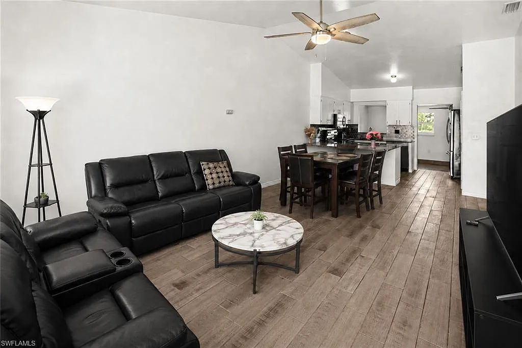 2 bed, 1.0 bath, 1000 sqft, $1,700 — Photo 2