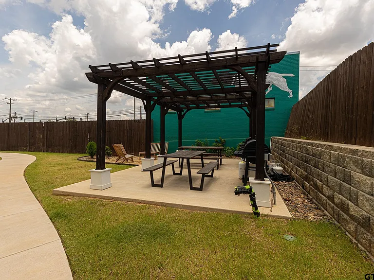 540 W Erwin St — Photo 24