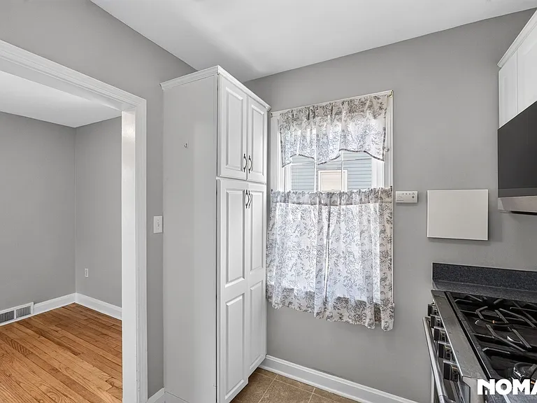 442 Westshire Dr — Photo 12