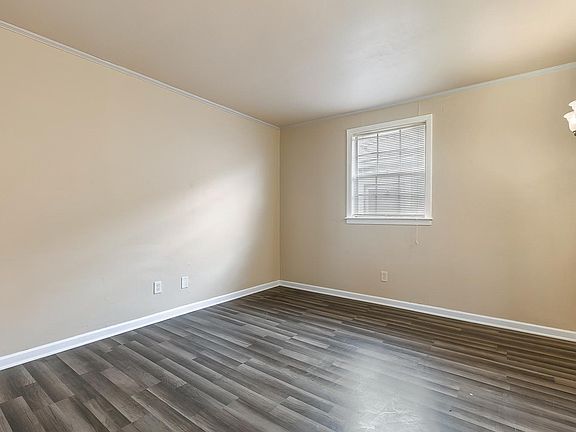 2nd image of 3333 Pauger St