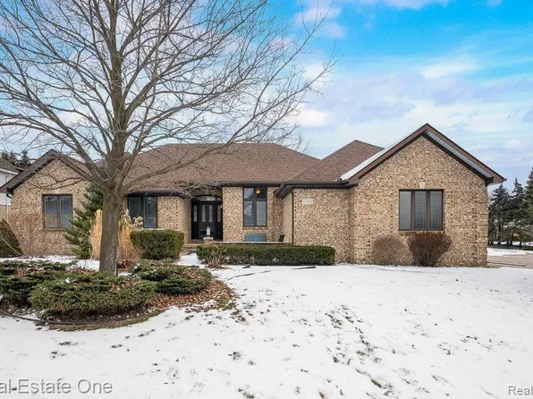 6786 Jasmine Dr, Troy, MI 48098