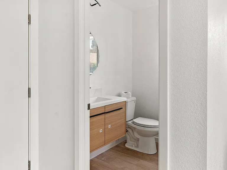 210 Hawkins St — Photo 11