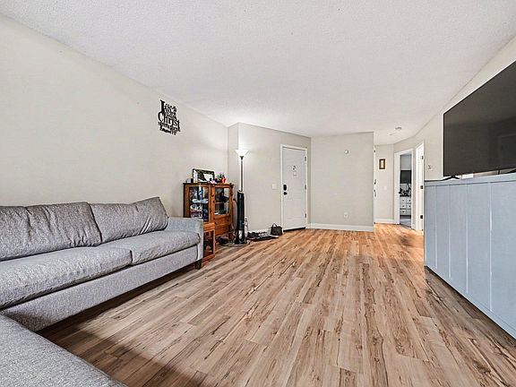 4th image of 5301 Edgewood Dr