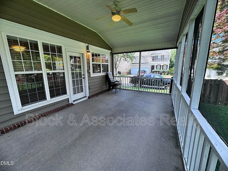 4 bed, 2.5 bath, 2526 sqft, $2,450 — Photo 4