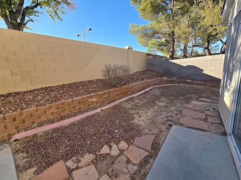 2417 Bloomington Dr — Photo 19