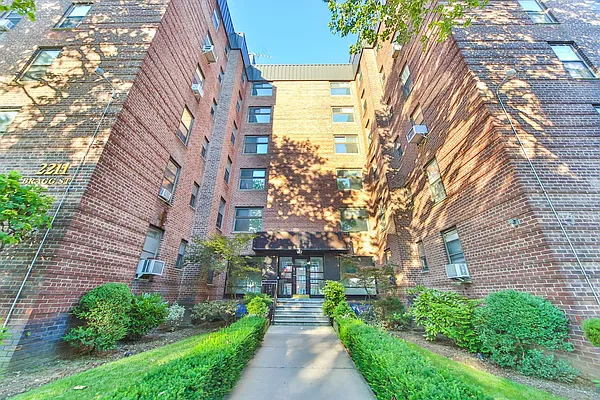 Sold by Remax Edge | media 8