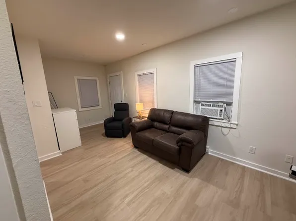 205 W Main St #207, Smithville, MO 64089