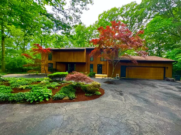 28485 S Harwich Ct, Farmington Hills, MI 48334