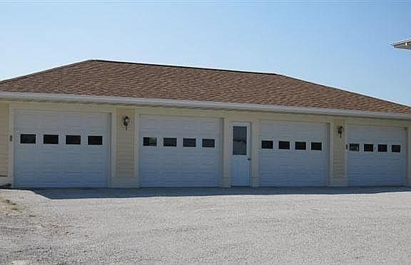 2 Ctr Bay Garages