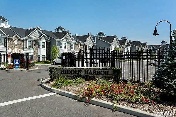 1st image of 33 Nicole Ct