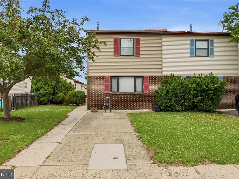 704 Keely St — Photo 1