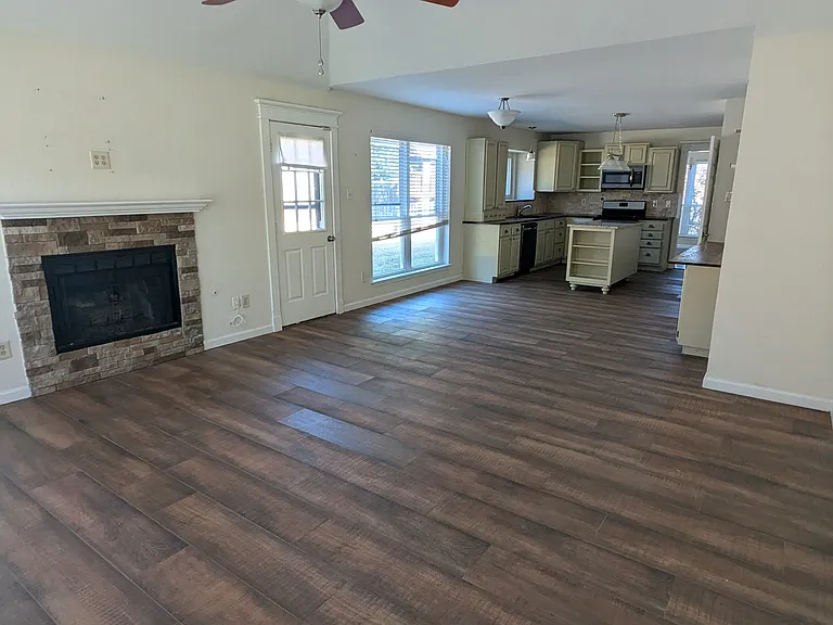 2221 Bershire Dr — Photo 10