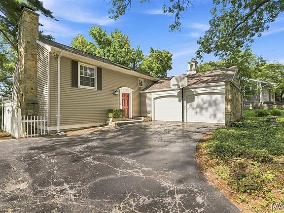 3rd image of 11117 Stoney View Ln