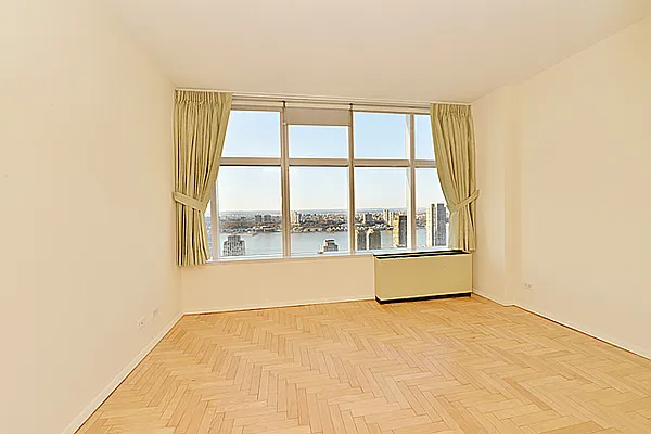 Rented by Sumitomo Real Estate Sales | media 12